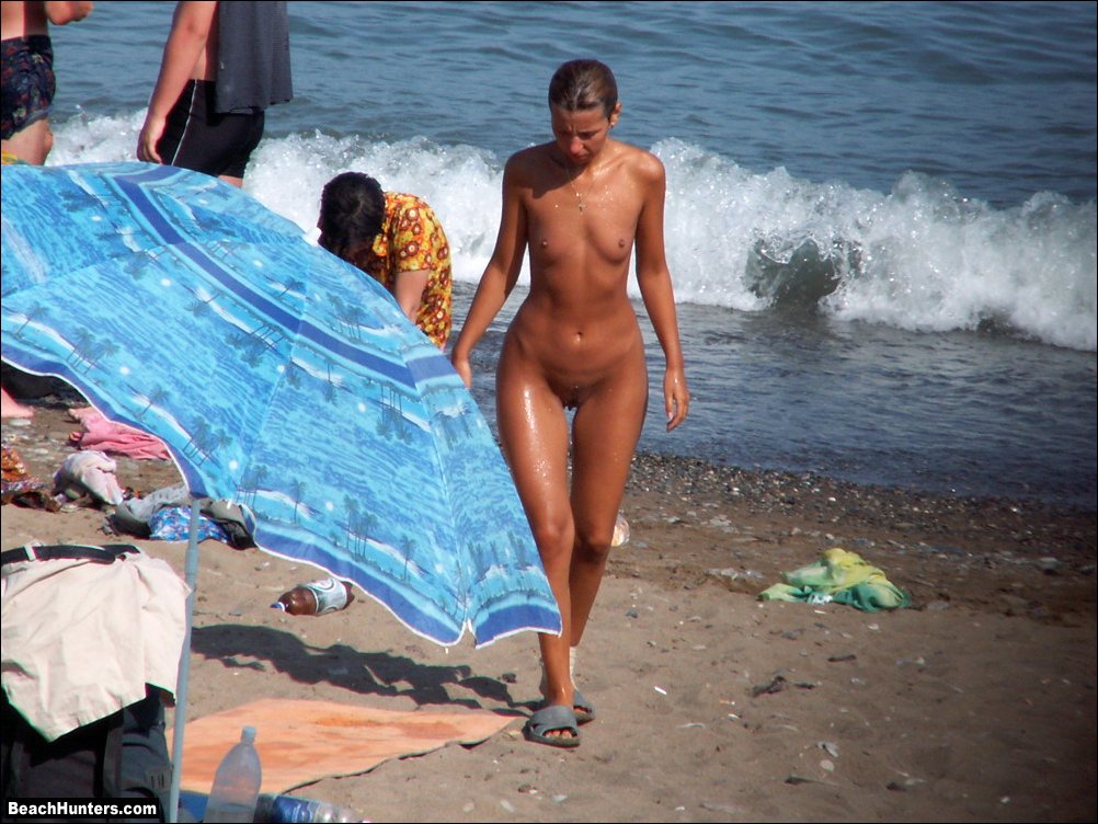 Short Hair Nude Model Beach - Naked Beach Babes :: Free Porn Pictures!